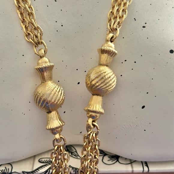 Vintage Gold Tassel Chain Necklace 22 inches - Picture 8 of 8